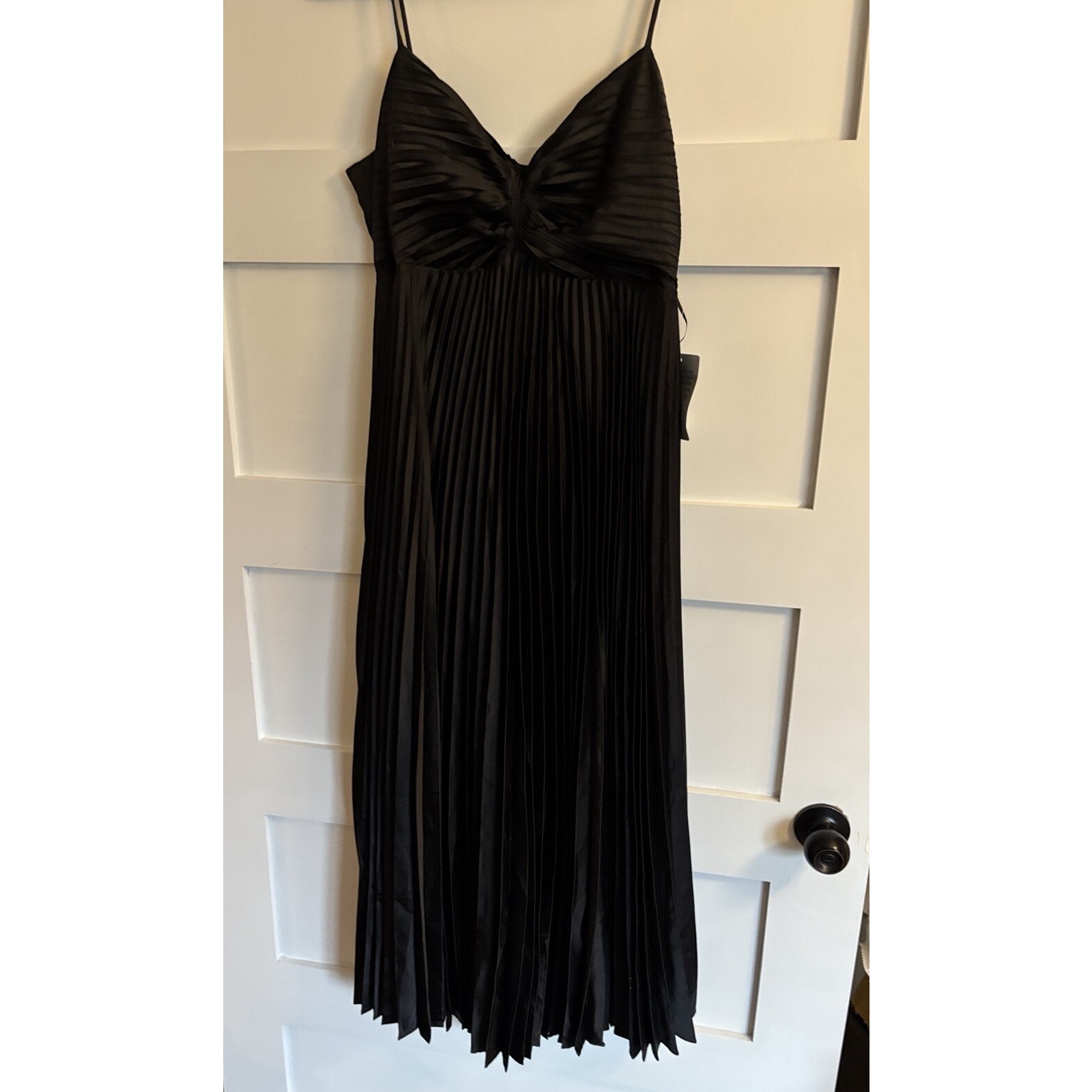 Lush Brand Black VNeck Pleated Midi Size L Retail 89